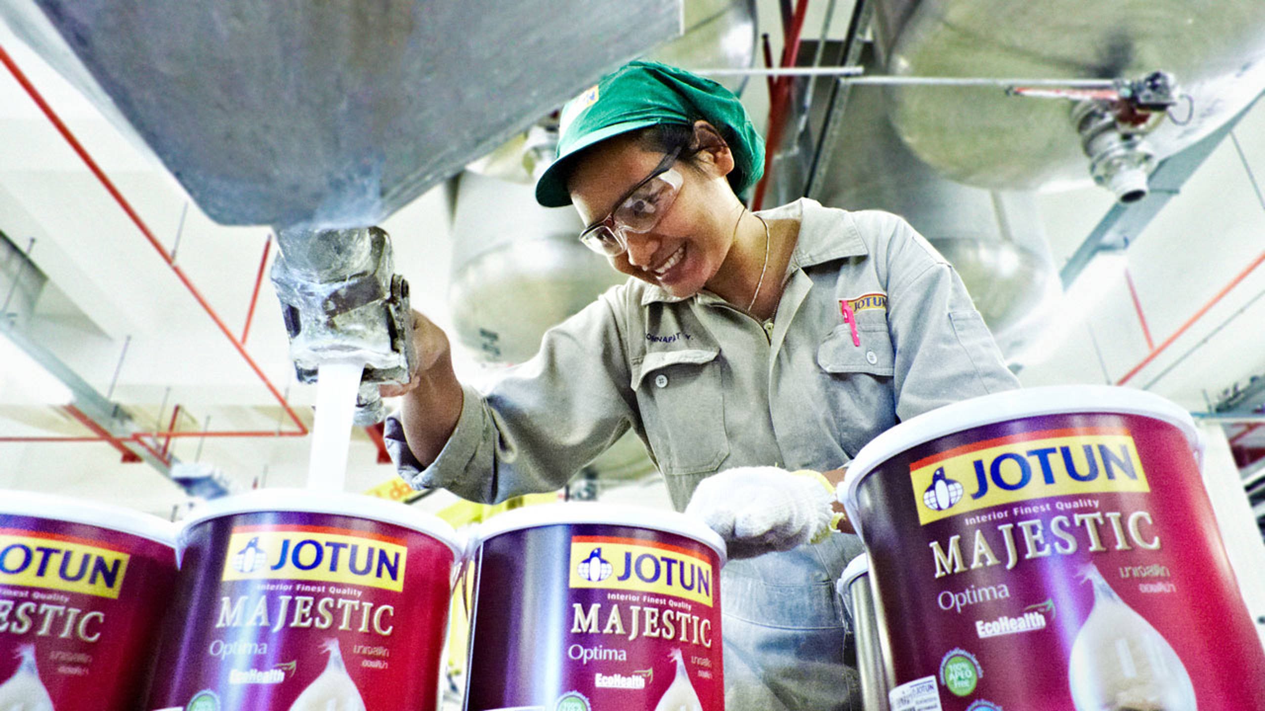 Jotun's R&D efforts in Thailand are housed in the regional laboratory, which first opened in 1999. Here is one of the many female employees in the Jotun family.