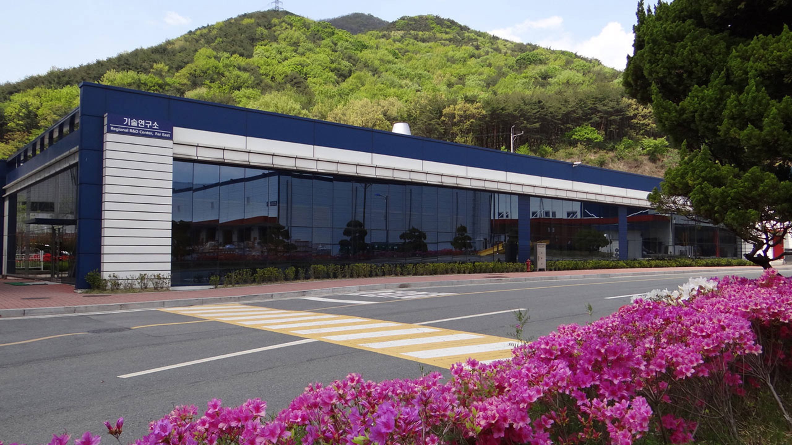 Jotun’s R&D centre in South Korea is dedicated to development of coatings for the marine and protective segment.