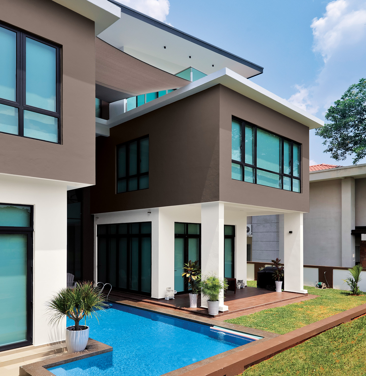 Jotun 9918 Morning Fog 10254 Brown Soil 10336 Fudge