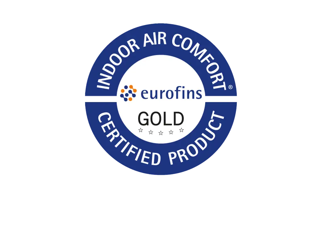 Eurofins Indoor Air Comfort Gold-certifiseret produktmærke med blåt cirkulært logo og hvid midte på sort baggrund