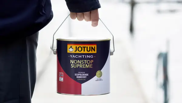 Spann med bunnstoffet NonStop Supreme fra Jotun Yachting