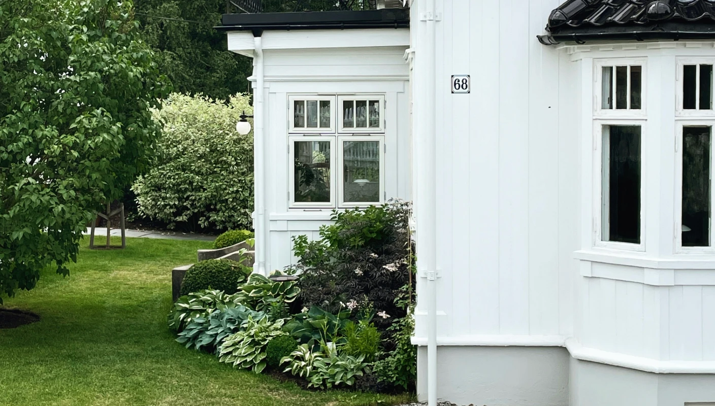 Nina Holsts jugendvilla i Drammen malt i Jotun Klassisk Hvit
