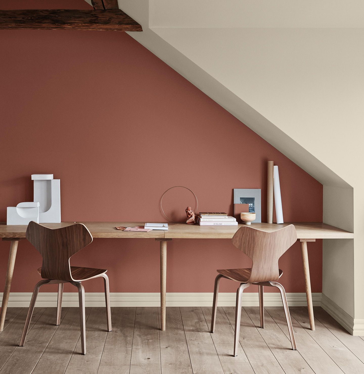 Beautiful red and beige/brown colours for your office Jotun 20118