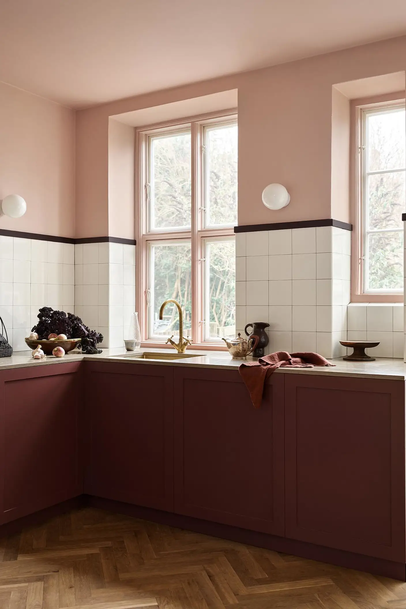Kitchen cabinets painted in the deep brown colour 2149 Coffee from Jotun. Walls painted in 20362 Pink Ambience and white tile backsplash.
