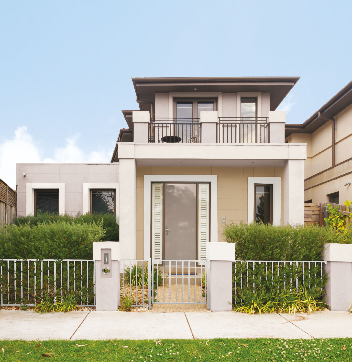 Jotun 1622 Edelweiss 1926 Winter Mist 10961 Raw Canvas