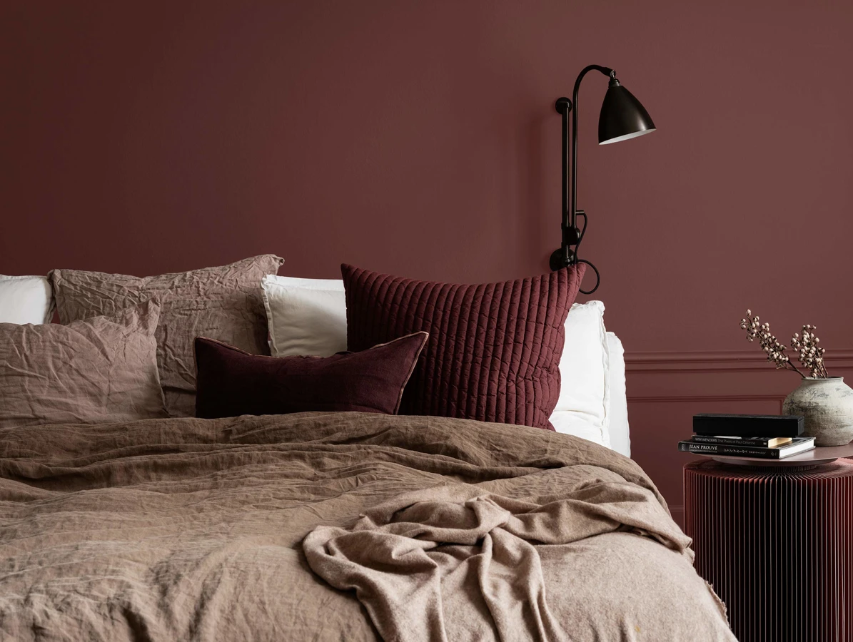 Red and pink paint colours for indoor from Jotun