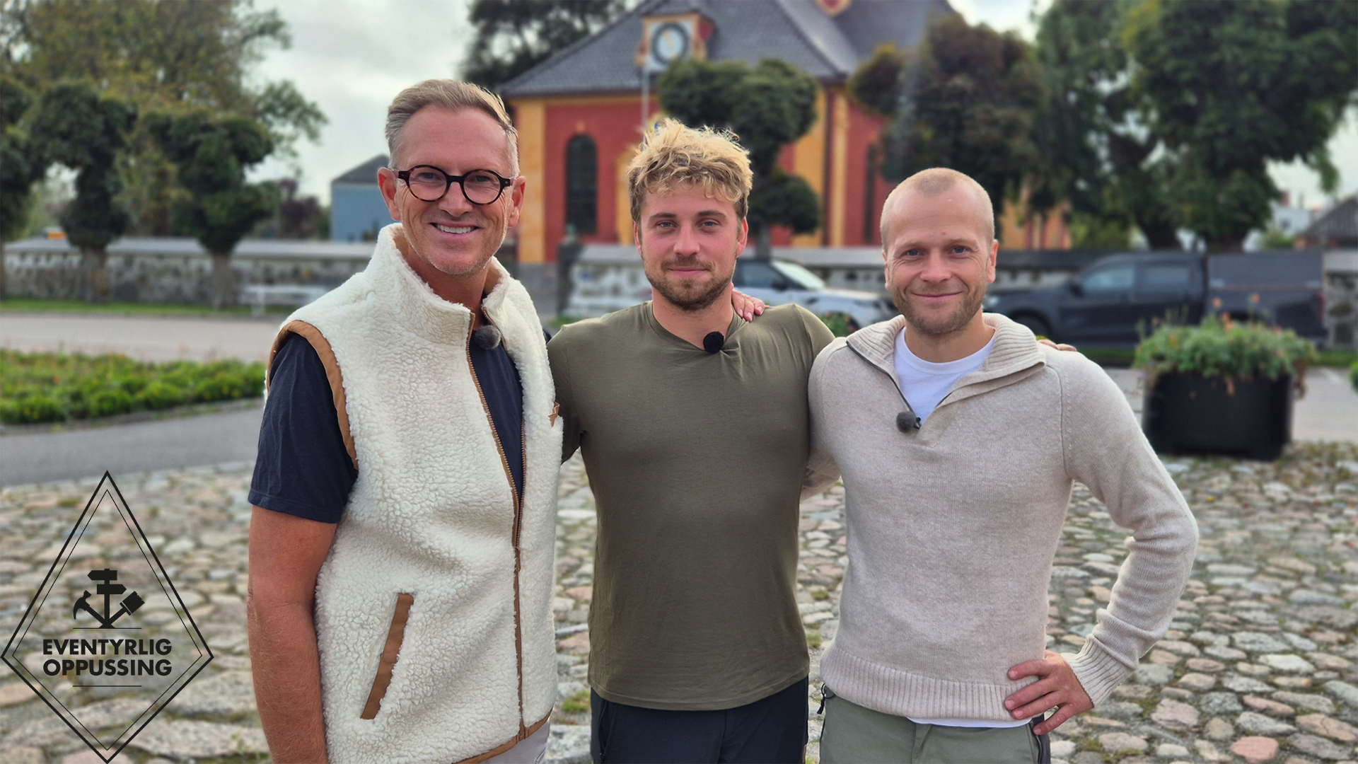 Halvor Bakke, Isak og Rune foran Stavern Kirke.