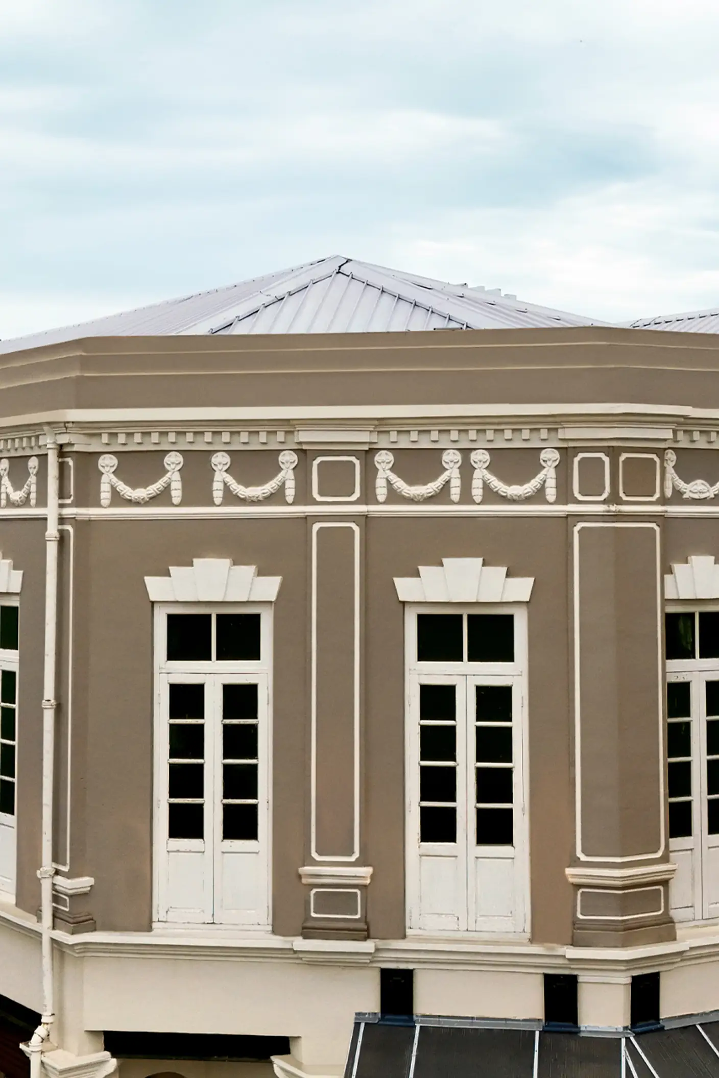 Jotun 1258 Brunette 1016 Antique White