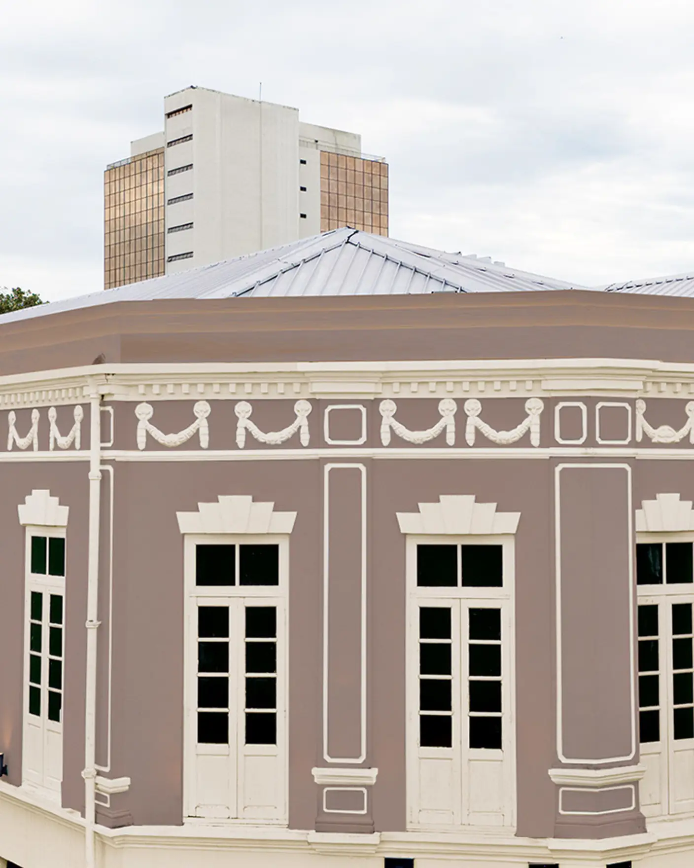 Jotun 1258 Brunette 1016 Antique White