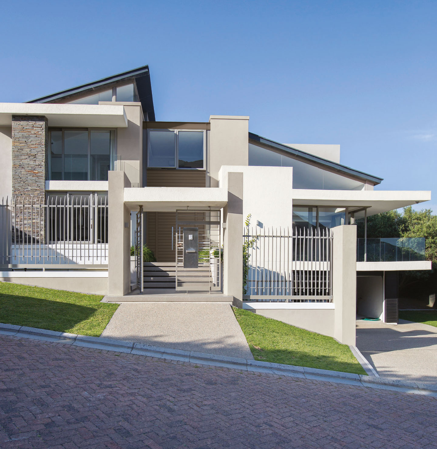 Jotun 9918 Morning Fog 1016 Antique White 8044 Autumn Leaf