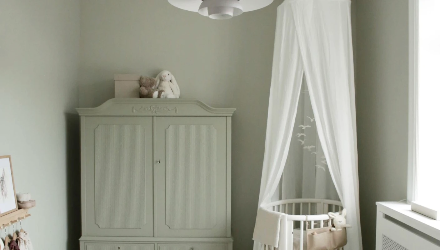 Grønt barnerom malt i Jotun 8281 Pale Linden
