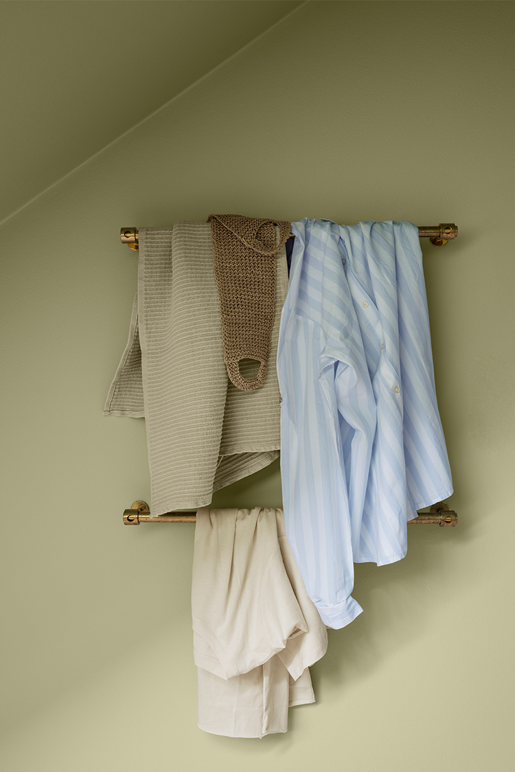 Badrum målat i kulören Jotun 8595 Sunny Green med LADY Aqua Matt