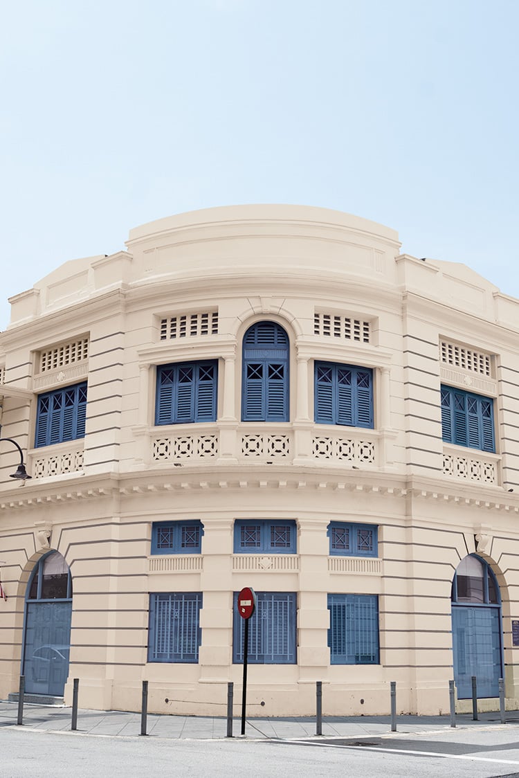 Jotun 1016 Antique White 4072 Moon Reflection