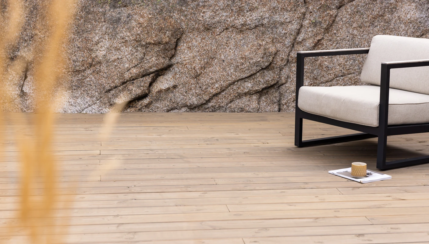 Terrasse beiset med TREBITT Terrassebeis i fargen TREBITT Nordisk Tre