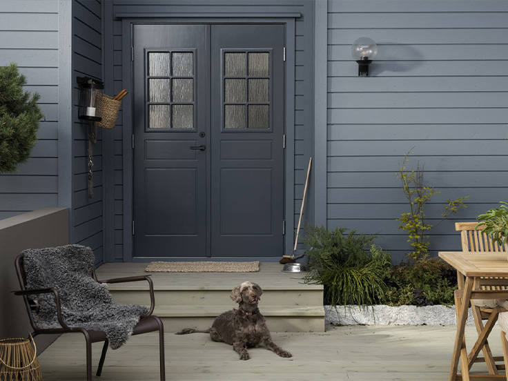 Jotun husmaling i fargen Kjønnrøk i uteområde