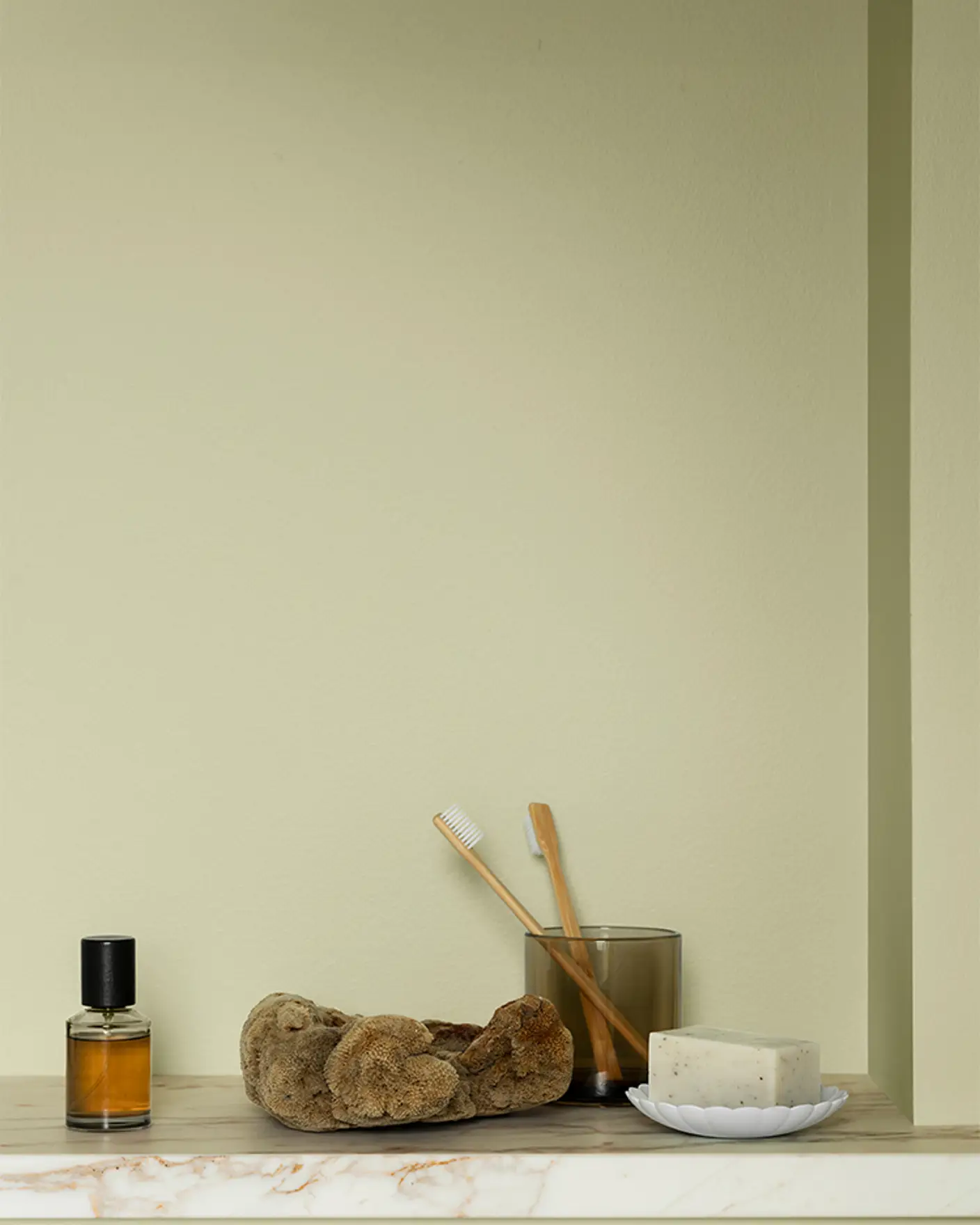 Badeværelse malet i farven Jotun 8596 Sunny Green med Lady Aqua Mat