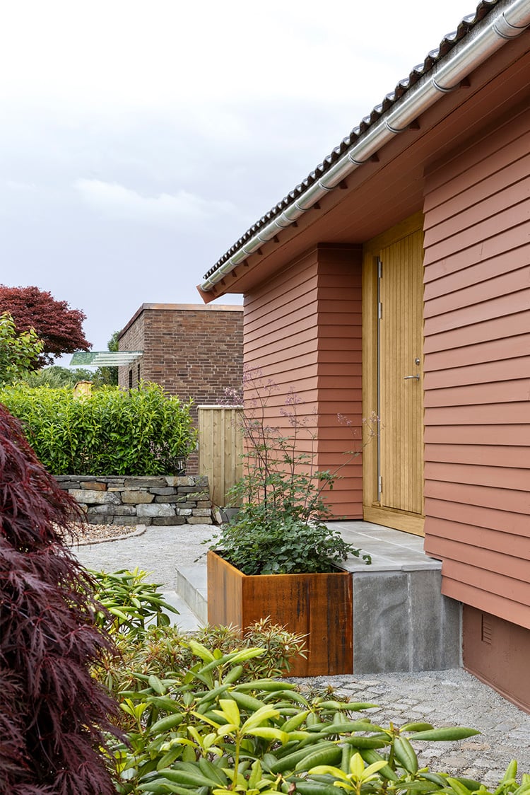 JOTUN 20118 Amber Red