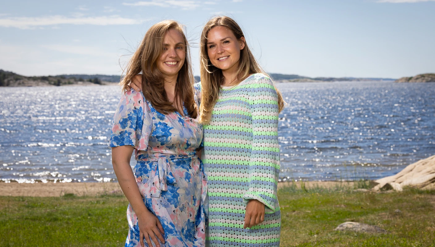 Vinnere av Sommerhytta 2025 på TV2, Linda og Dina i den blå hytta.