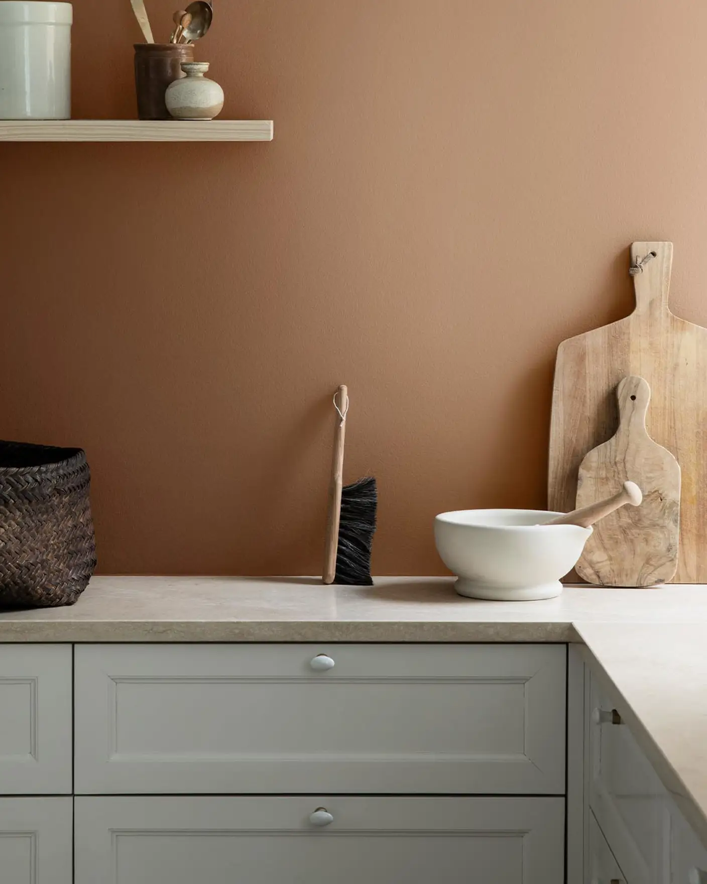This kitchen has a warm, inviting feel with its earthy muted, rustic orange walls painted with Jotun 1259 Rusty.