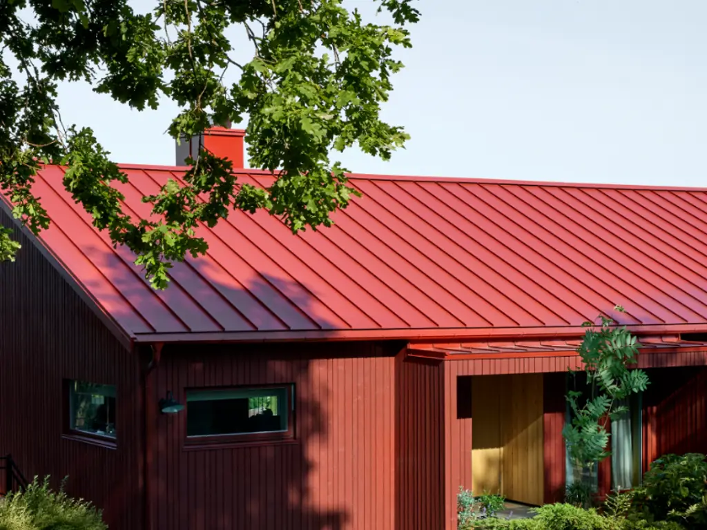 Rødt hus malt i Jotun Villvin