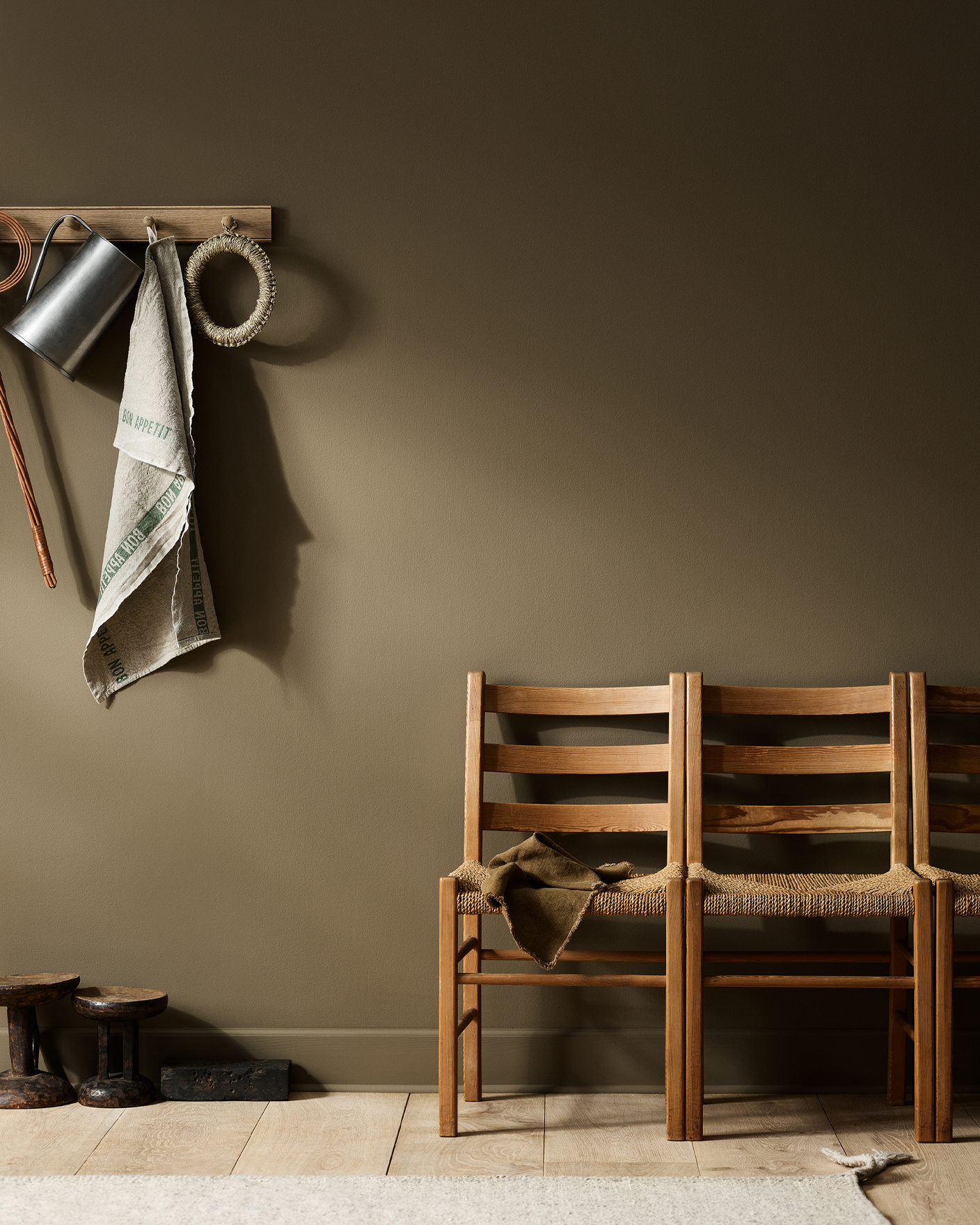 Väggen är målad med LADY Pure Color 10963 Golden Bronze