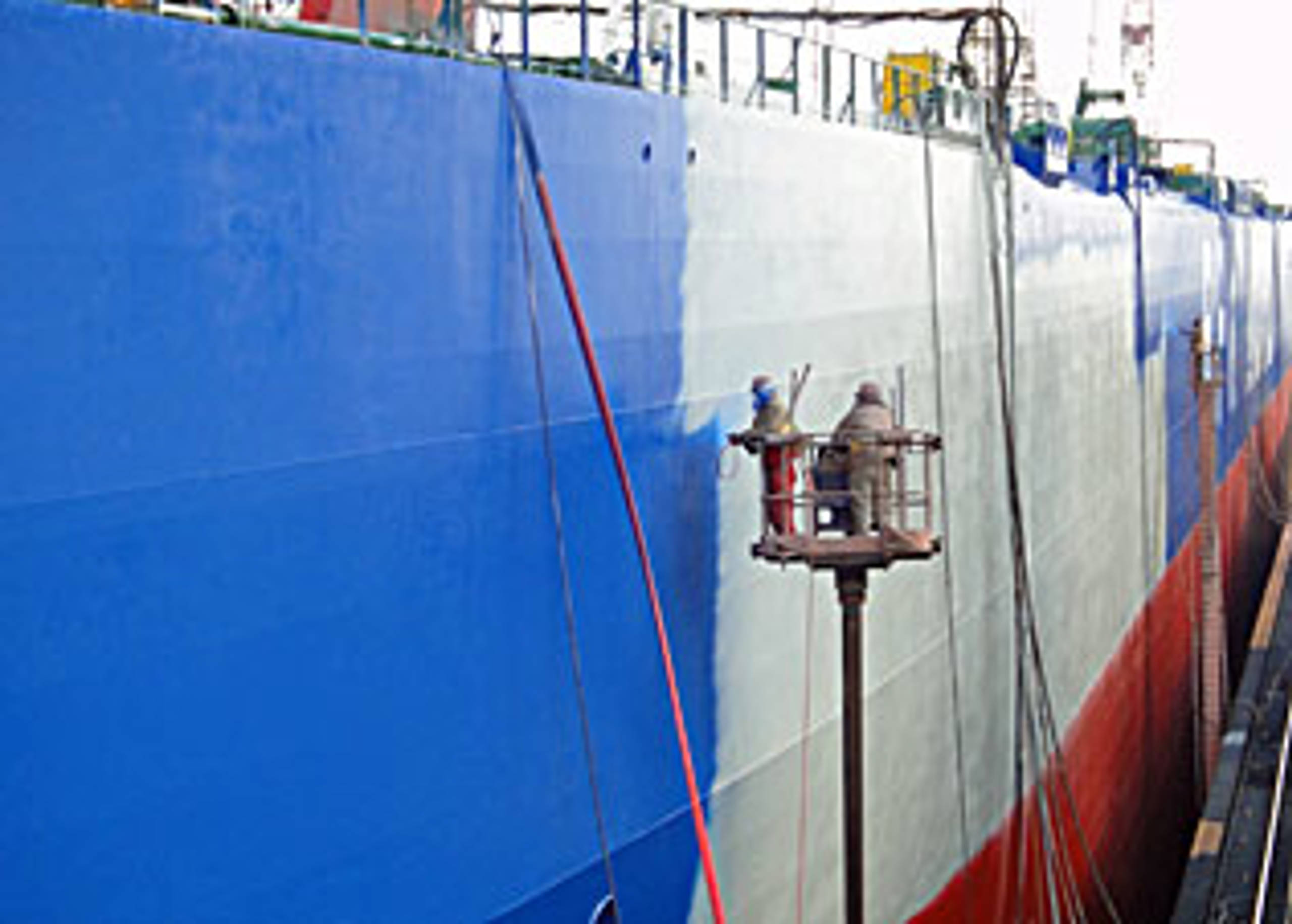 Spray applicatoin of Hardtop AX on the vessel Umba