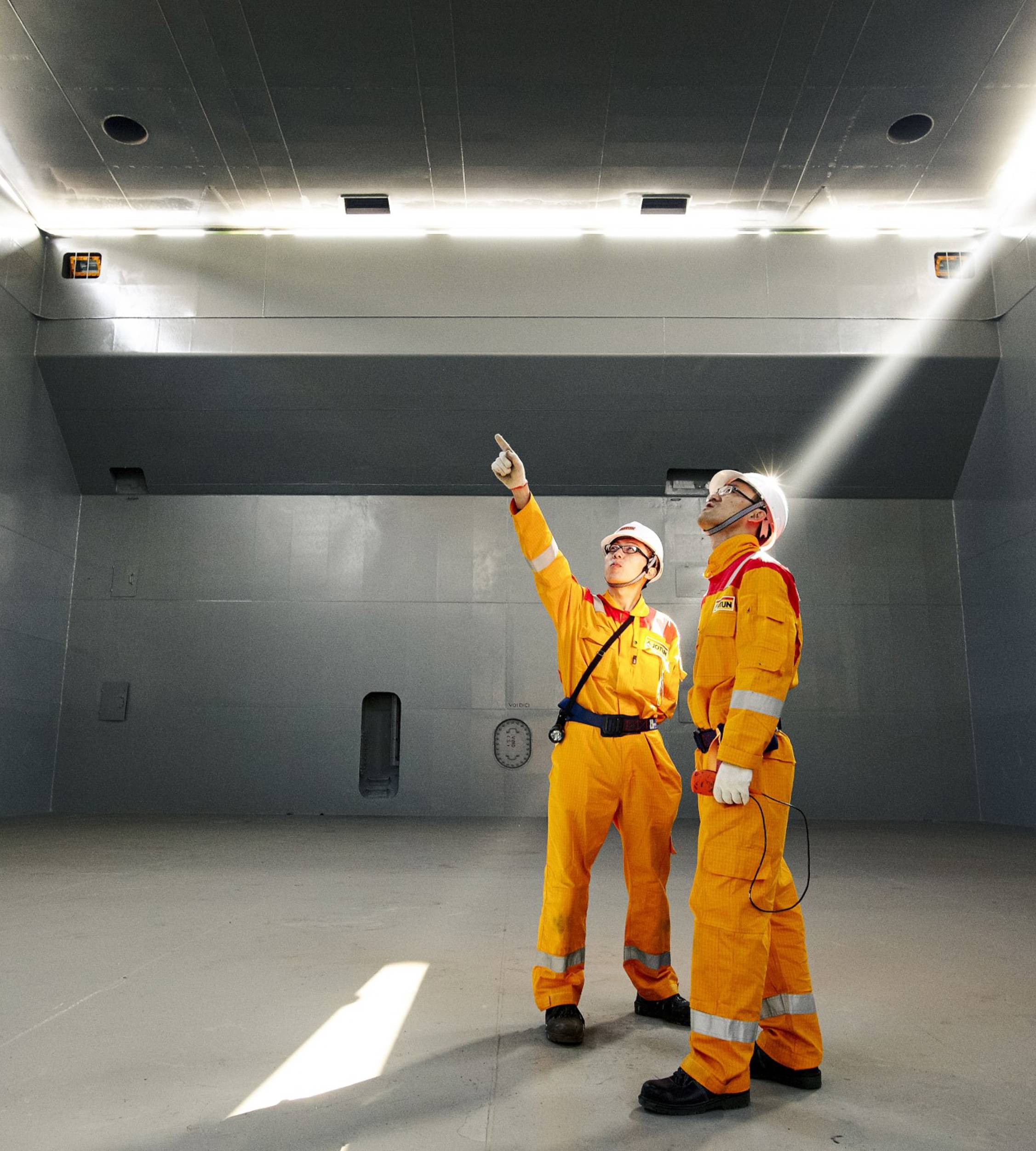 2 technical support specialists in tank area