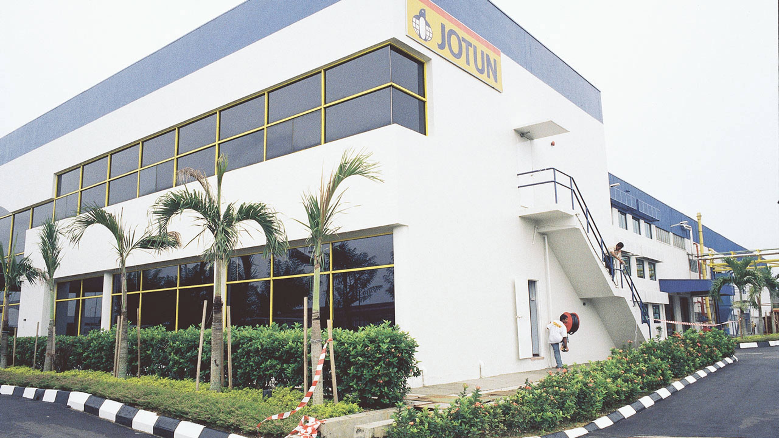 Jotun's R&D center in Malaysia was established in 1994. Today, 17 scientists work here.