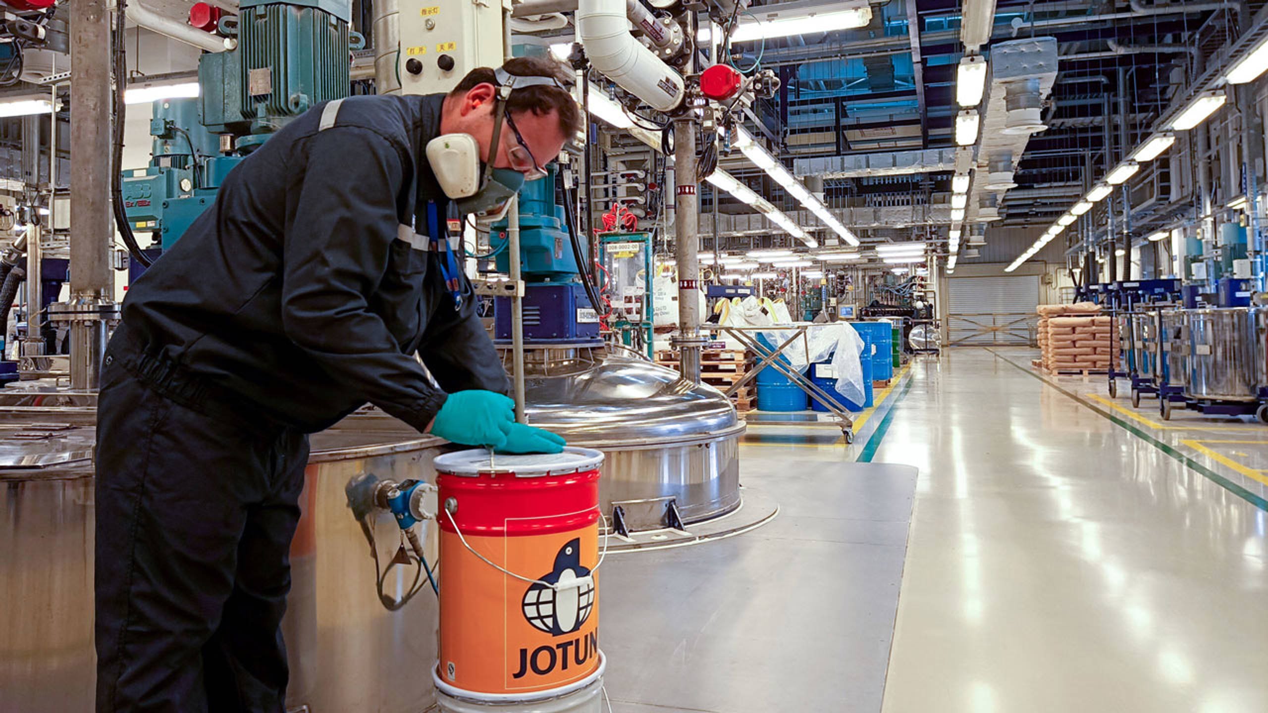 A Jotun employee working in the factory in China.