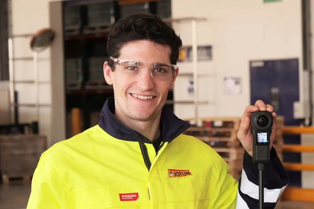 Matthieu Augereau with a VR camera