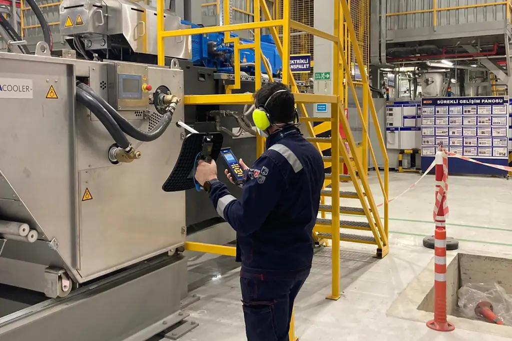 Search for air leakages in Jotun's factory in Turkey