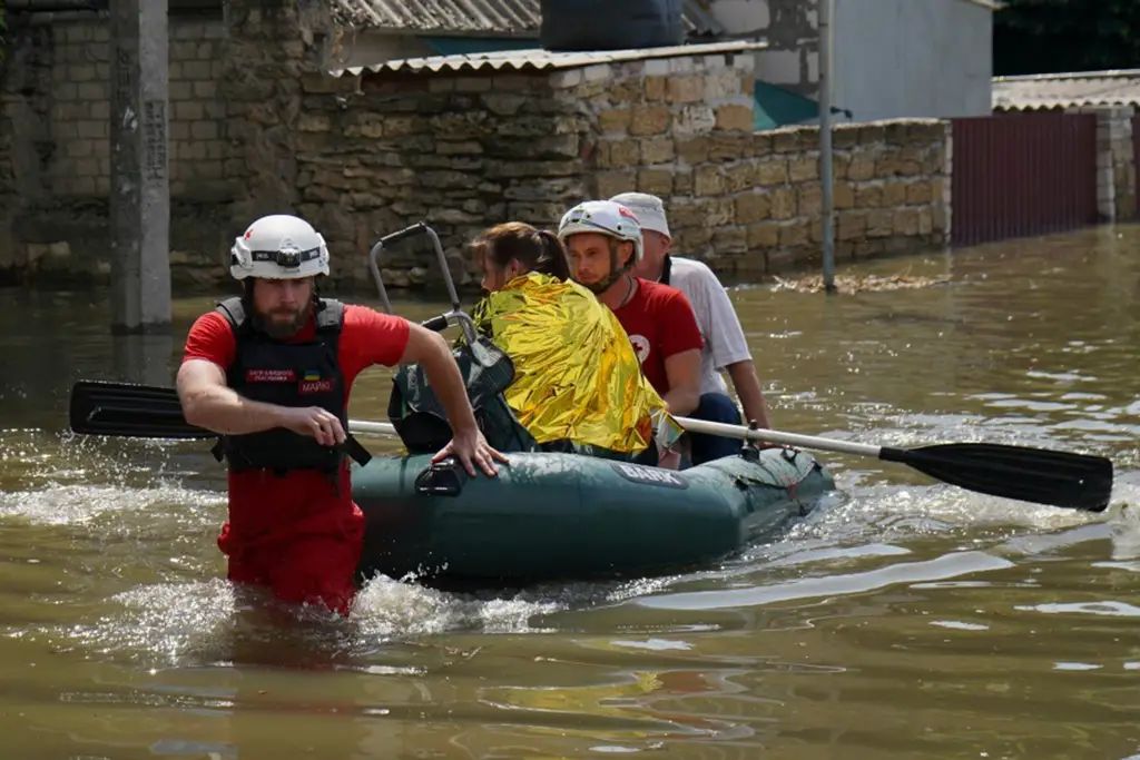 Nova Kakhovka dam: Floods affect tens of thousands of people (photo Ukraine Red Cross)