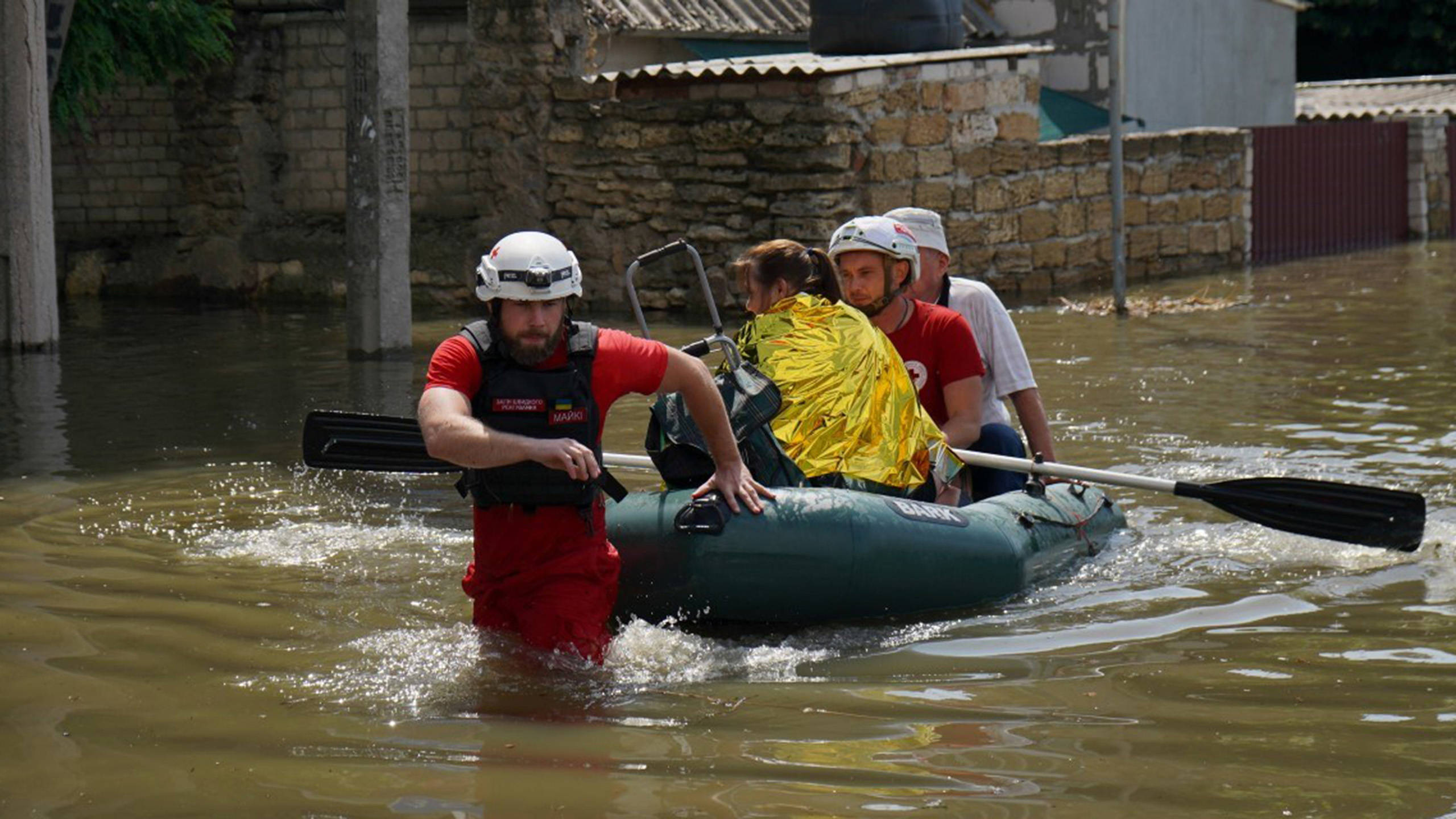 Nova Kakhovka dam: Floods affect tens of thousands of people (photo Ukraine Red Cross)