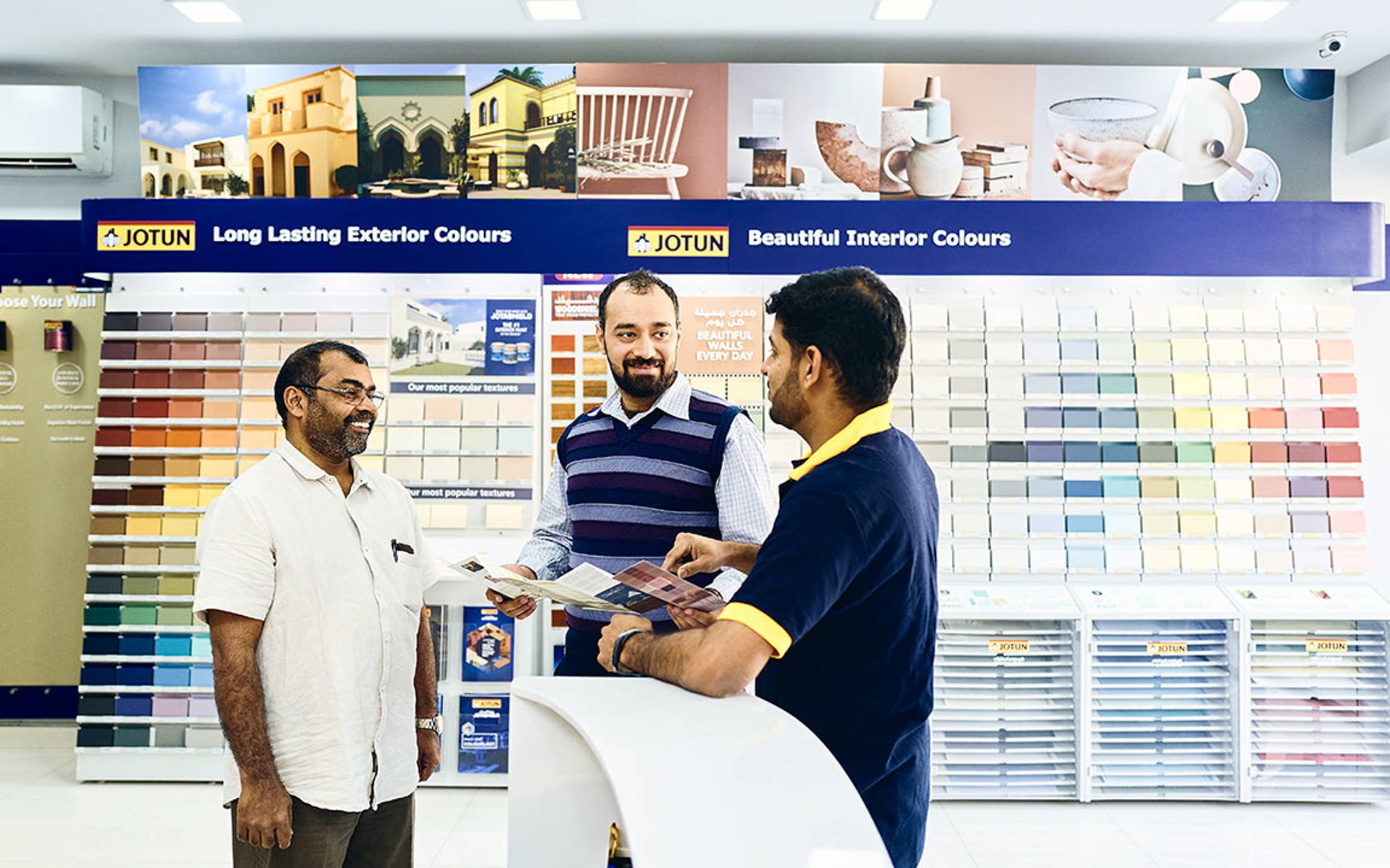 Salesmen visiting a very loyal paint dealer i Bahrain
