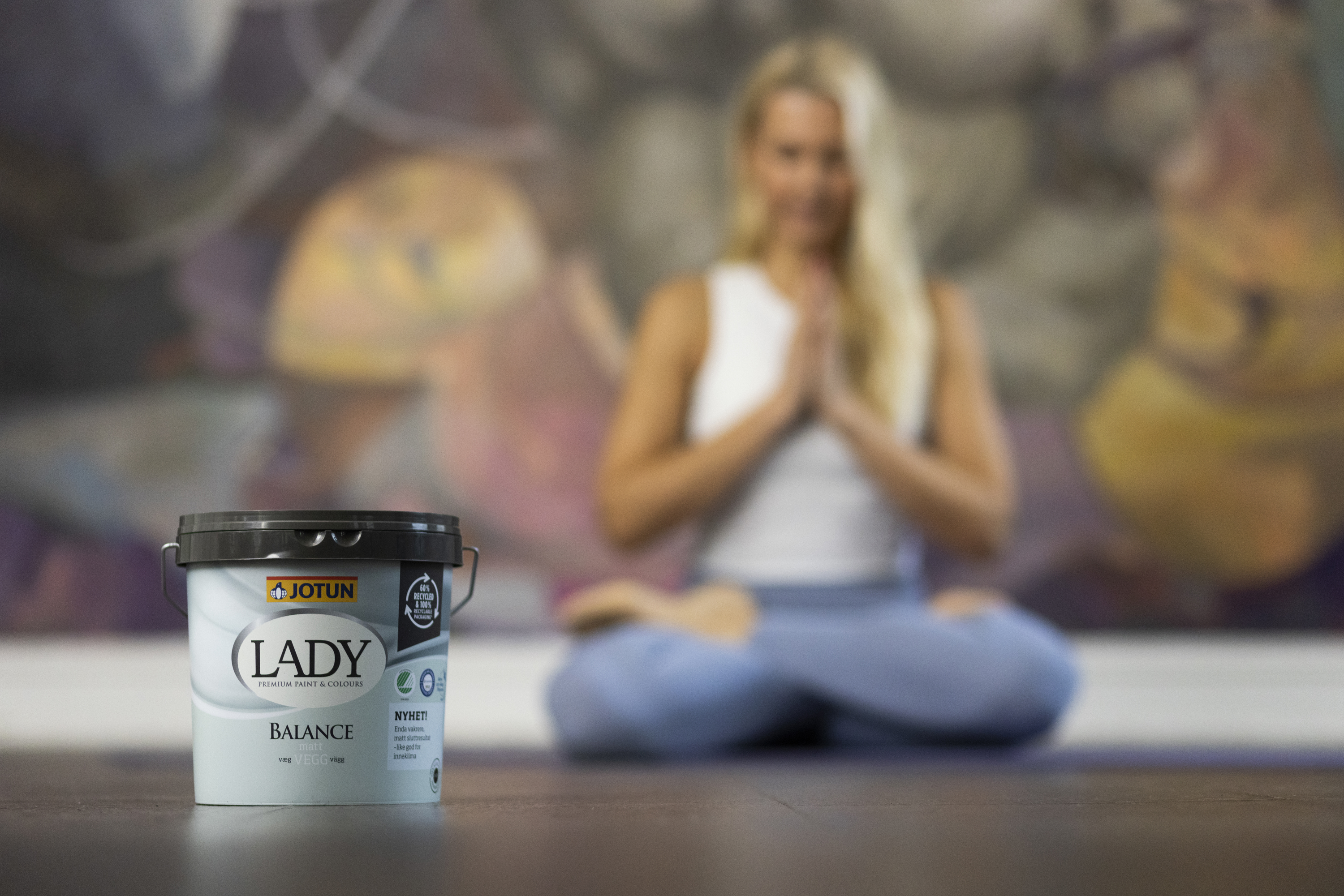 LADY Balance malingsspann med yoga i bakgrunnen