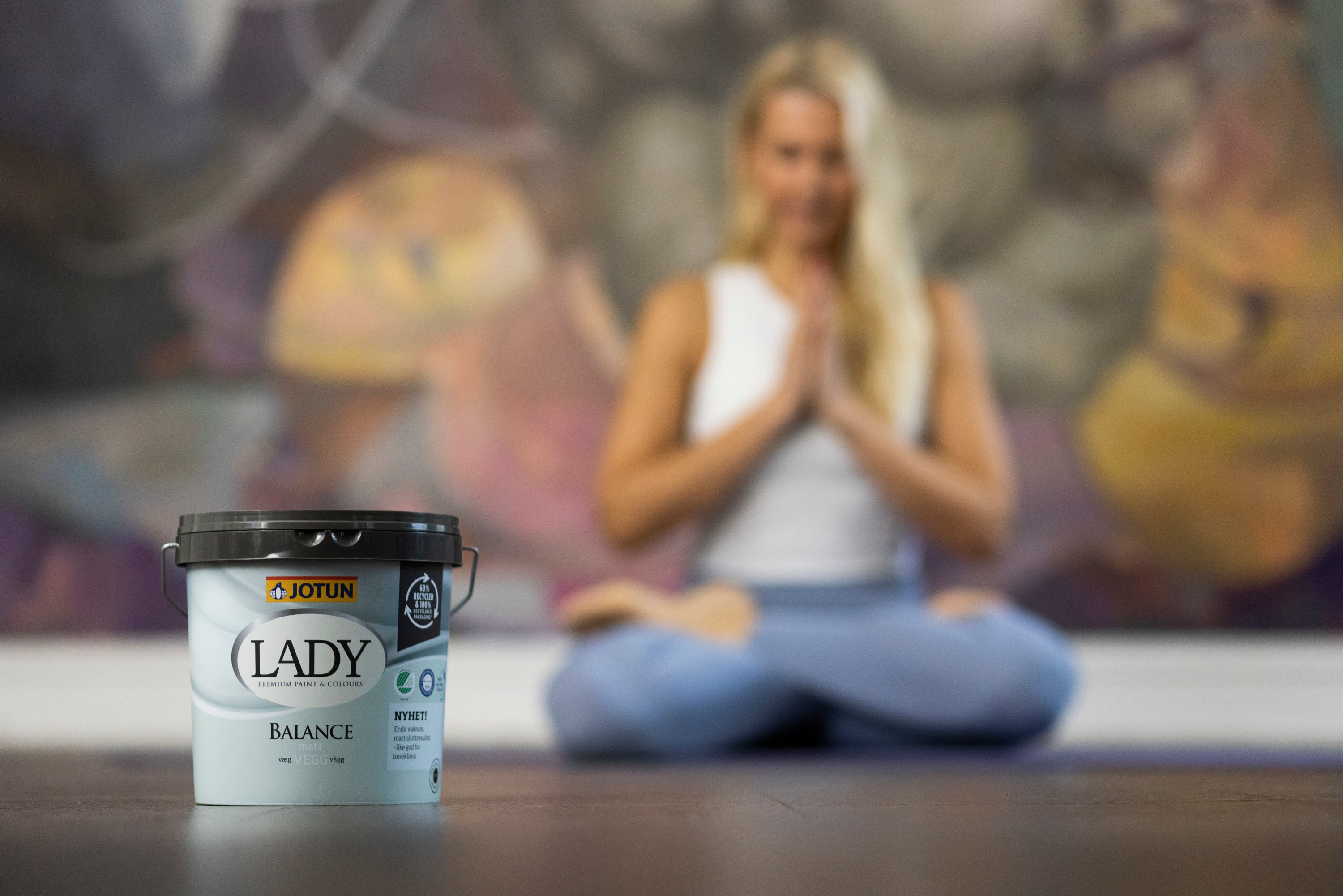 LADY Balance malingsspann med yoga i bakgrunnen