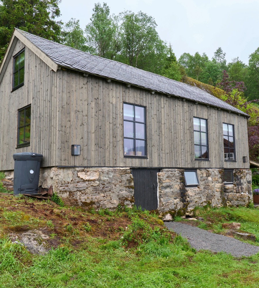 Etter-bilde av låven i Naustdal etter at Eventyrlig Oppussing renoverte